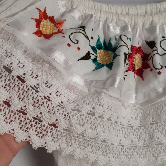 Hand made dress From Mexico . - Picture 3 of 8